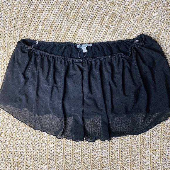 Charlotte Russe Tops - Flounce Bandaeu Cropped Top NWOT